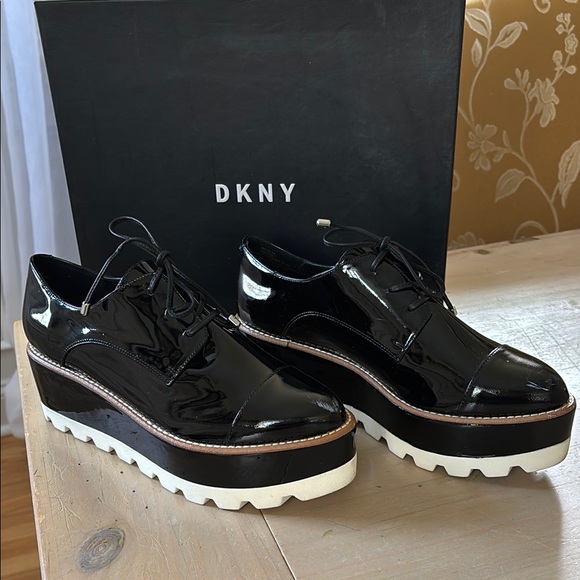 DKNY Women's Black/White Platform Oxfords - Picture 1 of 13